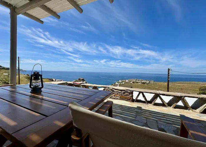 The Traditional Stone Κούνδουρος