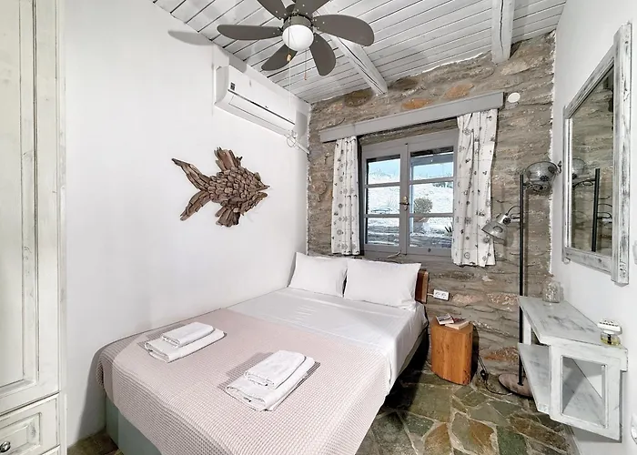 The Traditional Stone * Κούνδουρος