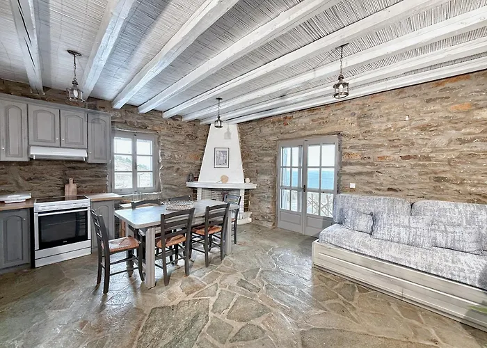 The Traditional Stone * Κούνδουρος