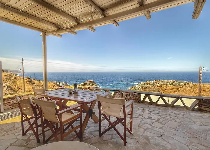 The Traditional Stone Κούνδουρος