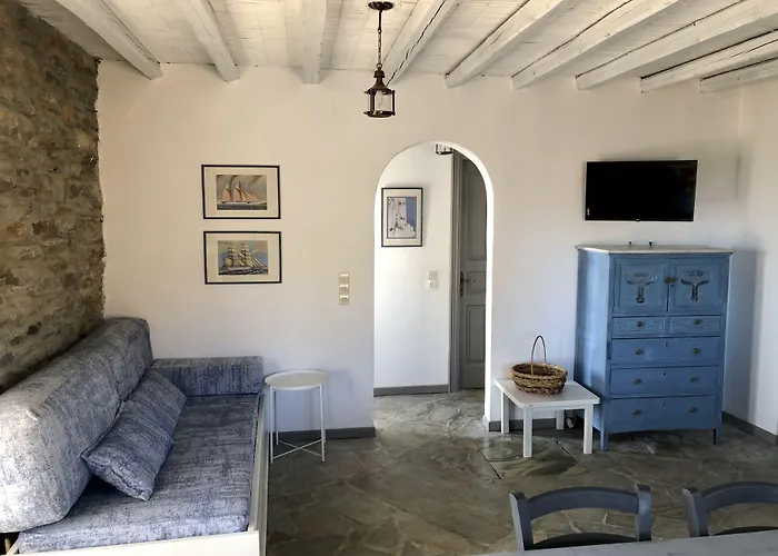 The Traditional Stone Κούνδουρος